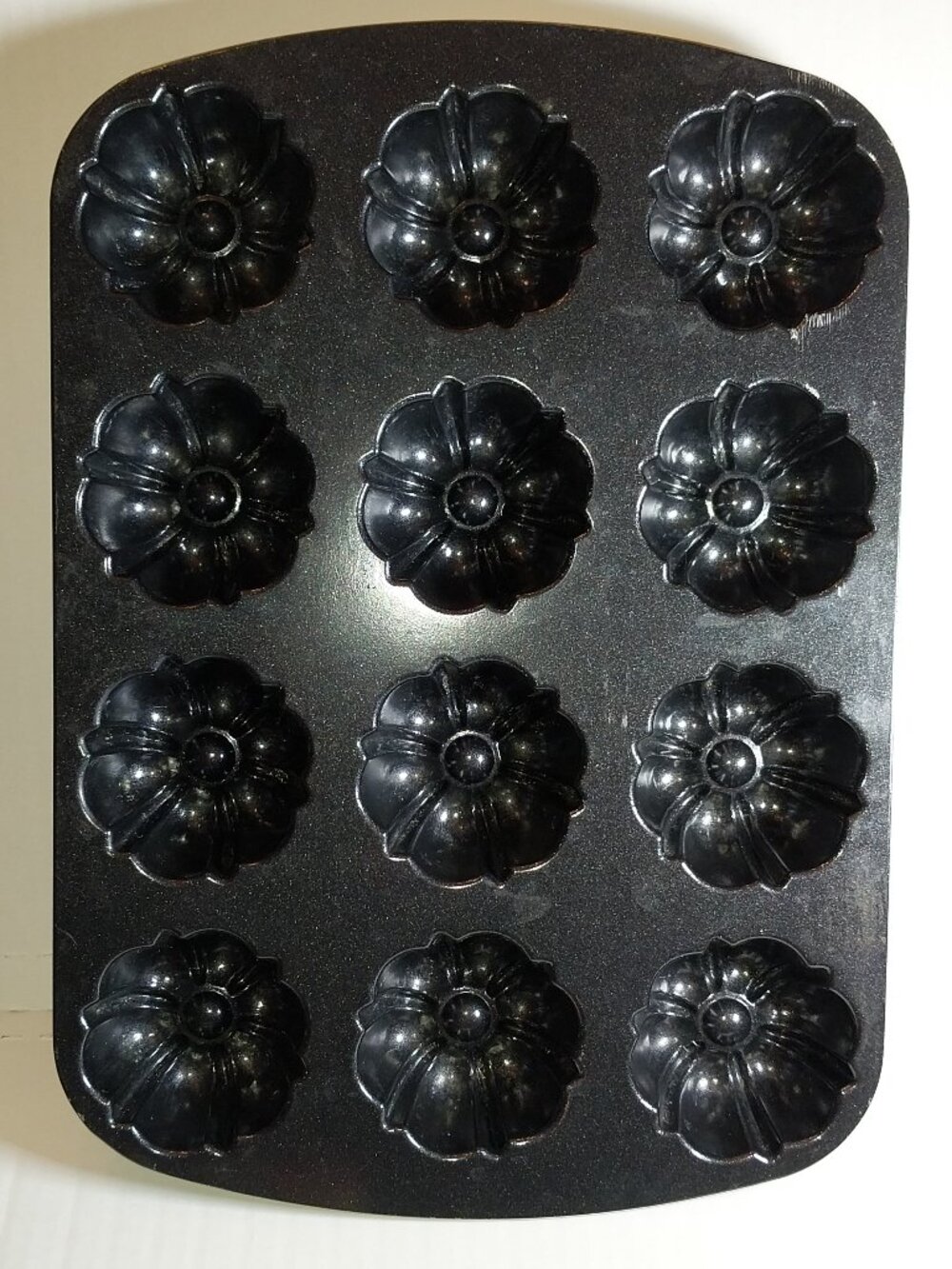 Nordic Ware Mini Bundt Pan 12 Mini Cakes Nonstick Cast Aluminum USA
